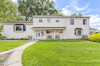 15 Creighton Cir, Old Bridge, NJ 08857