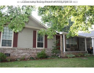 1025 Oakwood Rd, Culloden, WV 25510