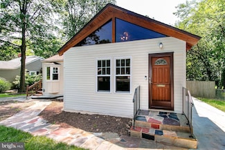 2904 Fairmont St, Falls Church, VA 22042