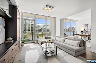 1200 Ave at Port Imperial Unit 406, Weehawken Twp., NJ 07086
