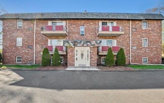 20 Skyline Dr Unit 2, Braintree, MA 02184