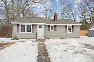 32 Linda Ave, Uncasville, CT 06382