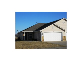 105 W 5th St, Edgerton, KS 66021