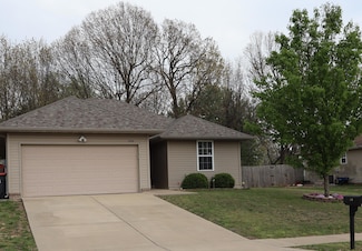 204 Spruce Ave, Clever, MO 65631