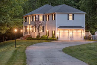 11 Whitewood Cir, Amesbury, MA 01913