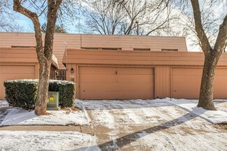 6750 School St Unit 533, Windsor Heights, IA 50324