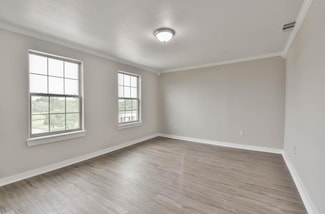 329 E Washington Ave, Navasota, TX 77868