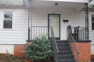 450 1st St SE, Hickory, NC 28602