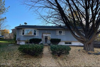 1 Hoffman Dr, Latham, NY 12110