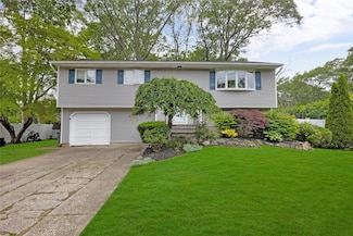 26 Shenandoah Blvd, Port Jefferson Station, NY 11776