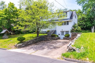 27 Mountain View Dr, East Hartford, CT 06108