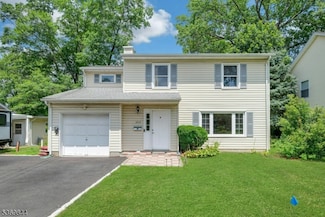 208 Hiawatha Blvd, Lake Hiawatha, NJ 07034