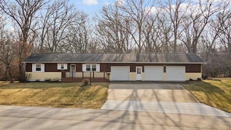 1177 Oakview Dr, Columbus Junction, IA 52738