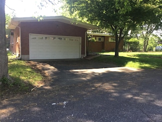 9 Lake Dr, Ellenville, NY 12428