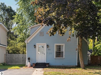 111 W Fourteenth St, Traverse City, MI 49684