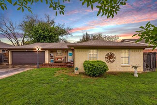 2105 Elaine Ct, Arlington, TX 76010