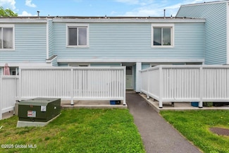 404 Chatham Ct, East Greenbush, NY 12061