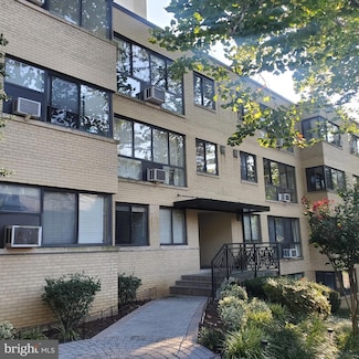 3901 Tunlaw Rd NW Unit 502, Washington, DC 20007