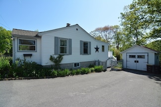 82 Circuit Ave, Weymouth, MA 02188