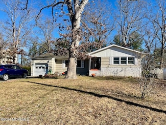 33 Camelot Dr, Toms River, NJ 08755