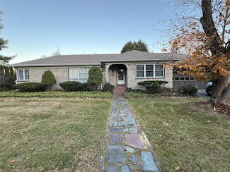 10 Memory Ln, Poughkeepsie, NY 12603