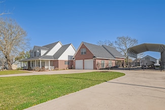 210 Lost Lake Dr, Baytown, TX 77523