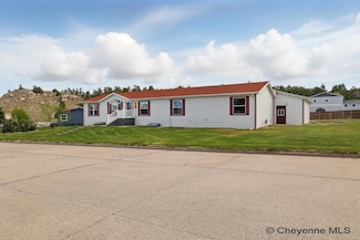 911 Stoetzel Ave, Pine Bluffs, WY 82082