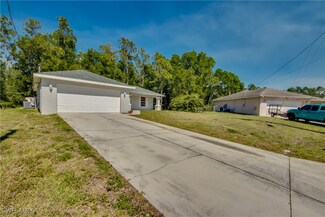 102 Nacelle Ct, Lehigh Acres, FL 33974