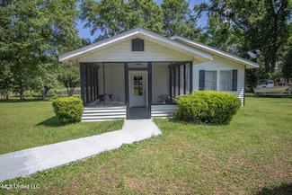 1060 Ed Faye Rd, Pass Christian, MS 39571