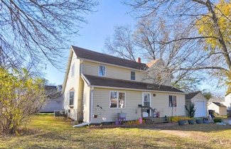 1320 3rd Ave S, Estherville, IA 51334