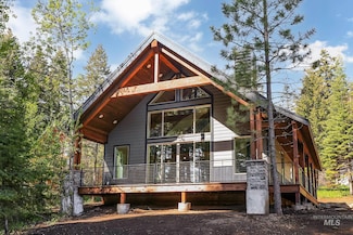 1 Caribou Pkwy, Cascade, ID 83611