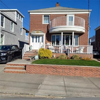 136 Beach 136th St, Rockaway Park, NY 11694