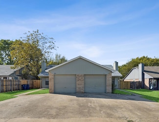 204 S New Hope Rd, Kennedale, TX 76060