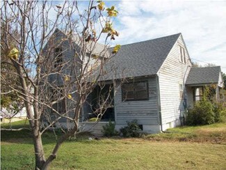 318 N Cedar St, Hillsboro, KS 67063