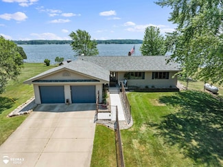 5805 Lake Crest Dr, Columbiaville, MI 48421
