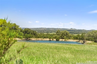 938 Lindeman Ln, Blanco, TX 78606