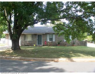 1202 N St, Barling, AR 72923