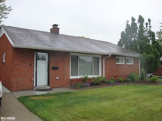 15390 Petrie St, Roseville, MI 48066