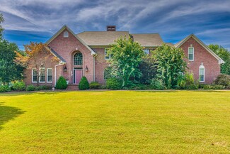110 W Meadow Hill Dr, Florence, AL 35633