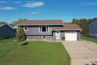 320 E Gardner St, New Hampton, IA 50659