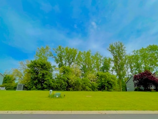 349 Creekside Dr, Coopersville, MI 49404