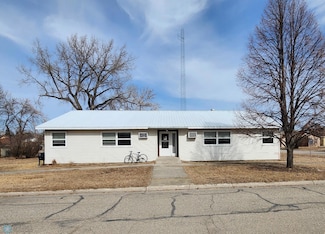 404 3rd St, Milnor, ND 58060