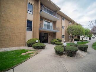 10109 S Cicero Ave Unit 302, Oak Lawn, IL 60453