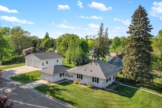 422 2nd St SW, Renville, MN 56284