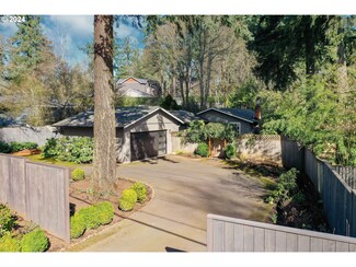 18150 Bryant Rd, Lake Oswego, OR 97034