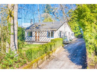 745 SW Maplecrest Dr, Portland, OR 97219