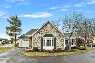 10 Ivy Ridge Close, Freehold, NJ 07728