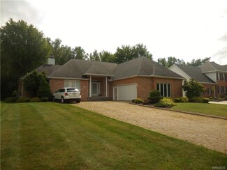 23 Countryside Ln, Depew, NY 14043