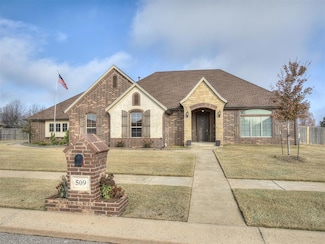 509 Cantebury Dr, Tuttle, OK 73089