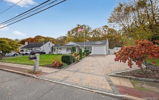 356 8th St, Bohemia, NY 11716